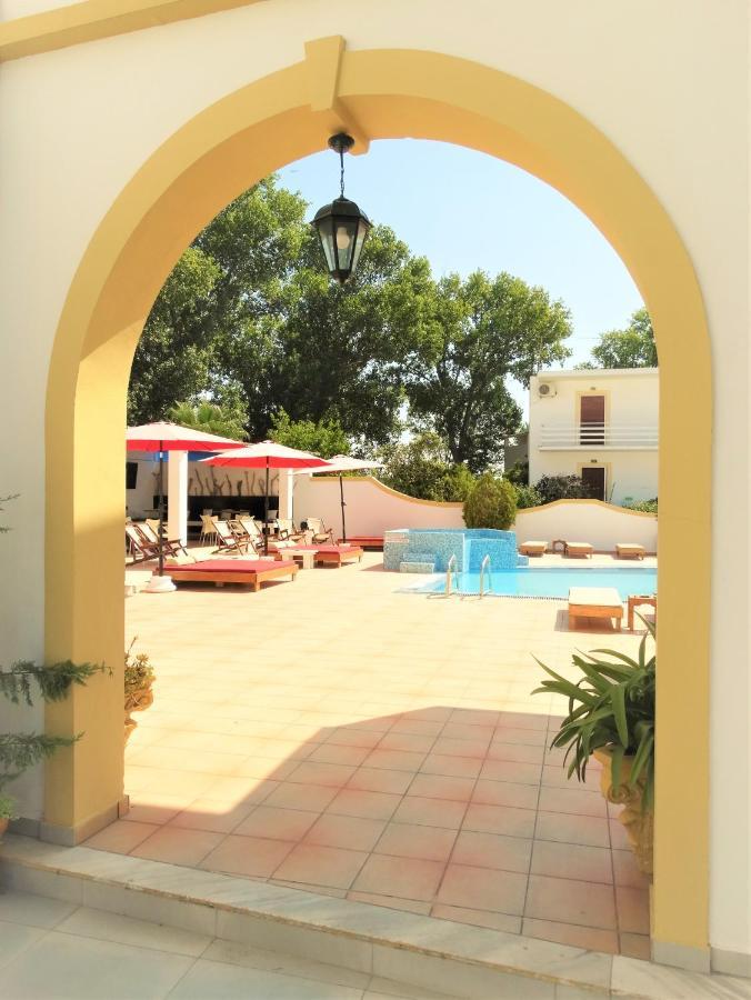 Oasis Beach Club Kávos Dış mekan fotoğraf
